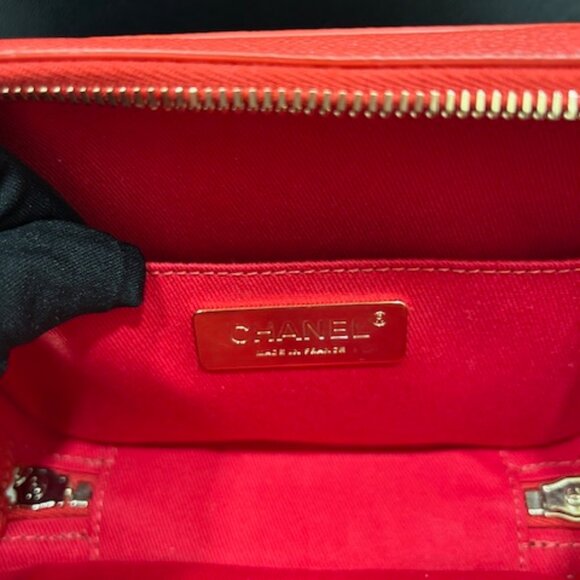 Chanel Red Quilted Caviar Leather Chic Affinity Belt Bag - Picture 10 of 16